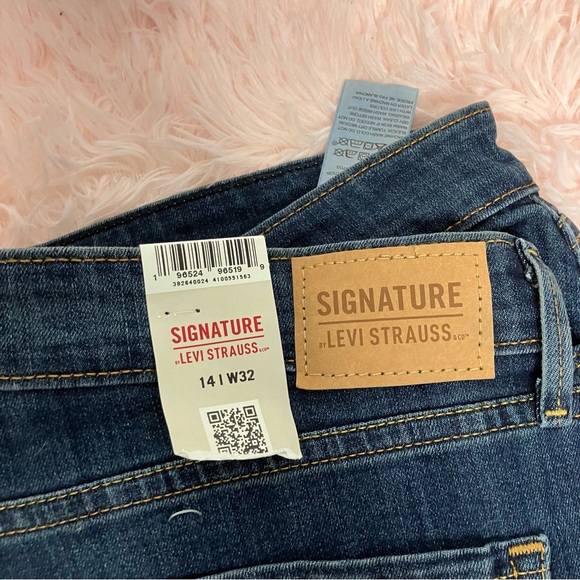 Levi’s Jean Shorts 14 Women Mid-rise 5” New Casual Denim - Picture 4 of 6